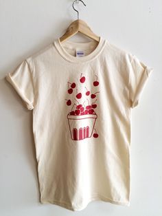 "Hand Printed and Hand Drawn! This is a 100% cotton screen printed t shirt with a hand drawn basket filled with cherries. It's perfect for summer! The shirt shown here is Natural and printed in red ink. // PROCESS: All of our items are individually hand printed by either me or my dad, which can lead to slight variations in placement. The ink is heat cured and will not fade over time. Since our items are printed to order, there is a 1-2 week processing time before shipping. If you absolutely need Outfits Leggins, Short Blanc, Gardening Gift, Screen Printing Shirts, Fruit Print, Mode Inspiration, Clothes Gift, Print Shirt, Shirt Outfit