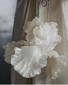 Fashion Inspired By Flowers, 3d Printed Purse, Bag Art Design, Flower Fashion Design, 3d Printed Bag, Decadent Wedding, Edgy Bridal, Flower Bags, Flower Clutch