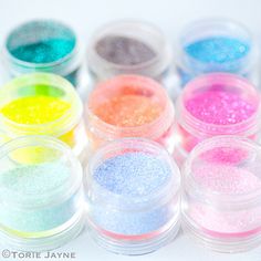 there are many different colors of glitter in the jar