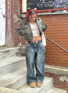 Cool People Outfits, Baggy Outfit Inspiration, 2024 Clothing Aesthetic, Aaliyah Street Style, Casual Fall Streetwear, Sweetheart Shirt Outfit, Lil Tecca Concert Outfit, 90s Fashion Aesthetic Men, 90s Street Style Women