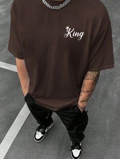 Streetwear Men Outfits Shirt, Brown Top Outfit Men, Street Style Tshirt, Brown Fits Men, Brown T Shirt Outfit Men, Brown Tshirt Outfit Men, Black And Brown Outfit Mens, Brown Men Fashion, Brown Shirt Outfit Men Street Styles