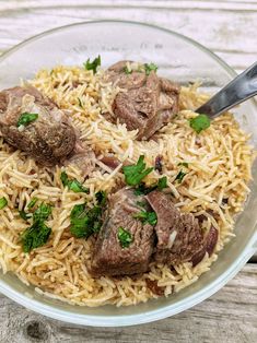 A bowl of mutton pulao topped with fresh cilantro. Yakhni Pulao Mutton, Mutton Yakhni, Beef Pulao, Mutton Pulao, Yakhni Pulao, Indian Comfort Food, Ramadan Iftar, Ground Beef And Potatoes