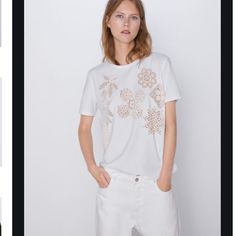 Zara White With Contrasting Beige Floral Embroidered Printed Crew Neck Short Sleeves Sweater Top Ss25 Trends, White Crop Top Tank, Top Halter, Zara Shirt, Animal Print Blouse, Small Crop Tops, Zara White, Embroidered Sweater, Round Neck Tops