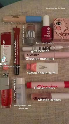 Makeup Bag Essentials, Gloss Labial, Makeup Tut, Makeup Needs, Skin Care Makeup, Makeup Stuff, School Looks