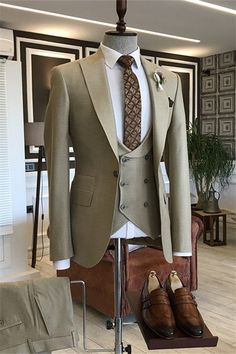 Cameron Bespoke Khaki Peaked Lapel Three Pieces Men Suits For Prom Prom Wear For Guys, Green Suits, Suit Aesthetic, Mens Fits, Filmmaking Inspiration, Suits Formal, Prom Suits For Men, Elegant Suit, 1d Imagines