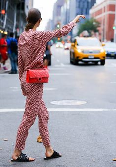 New York Street Style, New York Fashion Week Street Style, Nyfw Street Style, Chanel Spring, Red Handbag, Denim Style, Tehran, Fashion Weeks