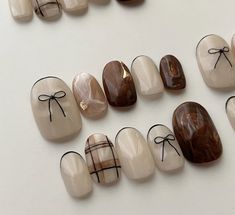 Almond Press On Nails, Fake Nails Designs, Art Deco Nails, Hello Nails, Subtle Nails, Simple Gel Nails, Classic Outfit, Nail Art Set