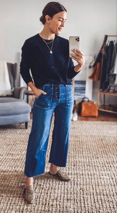 Flared Cropped Jeans Outfit, Wide Cropped Pants Outfit, Cropped Wide Leg Jeans Outfit Winter, Wide Leg Cropped Jeans Outfit, Wide Leg Jeans Outfit Fall, Wide Leg Jeans Winter, Cropped Pants Outfit, Natalie Borton