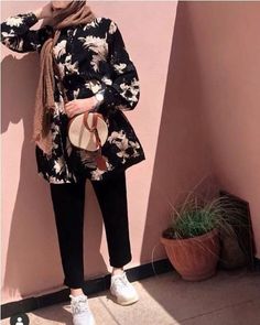 Smart Casual Hijab Outfits, Islamic Fashion Dresses, Celebrity Fashion Outfits, Classic Wear, Modern Hijab Fashion, Hijab Fashionista, Tutorial Hijab, Mode Turban