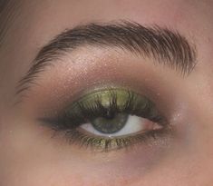 Cool Green Eyeshadow Looks, Green Eyeshadow Looks For Green Eyes, Eyeshadow Looks For Sage Green Dress, Green Makeup For Green Eyes, Wedding Eyeshadow For Green Eyes, Dark Green Simple Makeup, Eye Look For Green Eyes, Light Green And Silver Eye Makeup, How To Green Eyeshadow