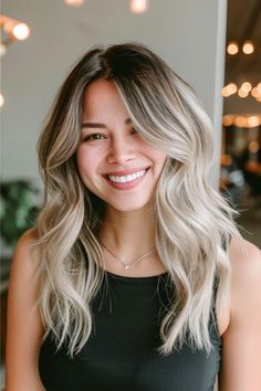 Ombre blonde gracefully transitions from dark roots to light, cool, platinum ends, creating a captivating cascade of color. This gradient effect offers a modern and dynamic blond aesthetic. Click here to see more blond hair color ideas. Blond Aesthetic, Dark Golden Blonde, Beige Blonde Hair, Beautiful Blonde Hair