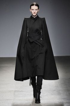 Apocalyptic Fashion, Fantasy Fashion, Dark Fashion, Yohji Yamamoto, Inspiration Mode, Fashion Mode, Character Outfits