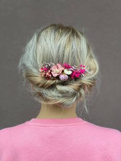 Wedding flower hair comb in pink colours. The hair comb is made of artificial and preserved flowers, leaves, wire, floristic tape and other trinkets used for arranging. Photos and colors are real, but your monitor or mobile device may display some shades differently than they actually are. Unfortunately, we are unable to influence this view. So we are not responsible for color deviations, thank you for your understanding. We can make you other matching accessories. Please message me for more inf Burgundy Wedding Hair, Burgundy Accessories, Boho Wedding Hair Accessories, Hair Accessories Red, Decorative Hair Combs, Red Rose Wedding, Wedding Hair Wreath