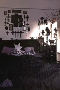 a bedroom with black and white decor on the wall