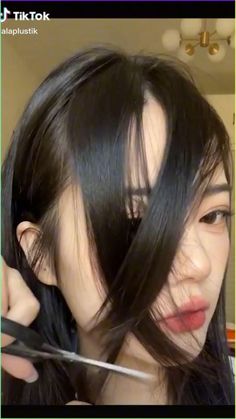 Mekap Mata, Hair Style Korea, Diy Haircut, Smink Inspiration, Hair Tips Video, Hair Tutorials Easy, Peinados Fáciles Para Cabello Corto, Hair Up Styles, Haircuts Straight Hair