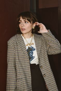 Artsy Classic Style, Retro Blazer Outfit, Eclectic Academia Fashion, Graphic Tee Under Blazer, Casual Work Event Outfit, Professional Cardigan, Vintage Collared Blazer For Fall, Retro Button-up Fall Blazer, Vintage Plaid Blazer For Business