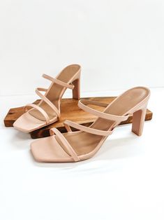 These chic sandals are perfect for every occasion and any season! They include 3 asymmetrical straps, a 3.5 inch heel, square toe, and so much style! Pair these with jean Much Style, Neutral Sandals, Square Toe Shoes, Giddy Up Glamour, Chic Sandals, Outfits Petite, Upper West Side, Current Fashion, 2022 Trends