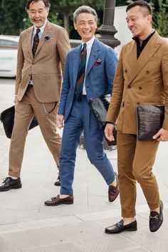 Pitti Uomo Street Style, Italian Tailoring, Doomsday Prepper, Older Mens Fashion, Der Gentleman, Dress Better, European Men, Street Style Spring, American Men