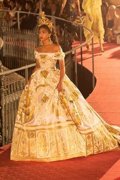 Lala Anthony, Gaun Fashion, Princess Aesthetic, Gold Dress, Celebrity Photos, Couture Fashion, Reign