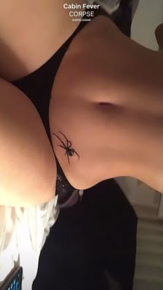 Tatoos Woman Stomach, Black Spider Tattoo Design, Spider Stomach Tattoos Women, Spider Tattoo Women, Spider Woman Tattoo, Spider Back Tattoo, Spider Tattoo For Women, Small Spider Tattoo, Cool Tattoos For Women