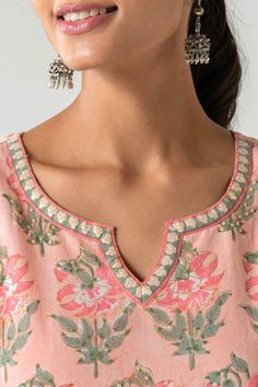 Neck Designs For Cotton Kurtis Pattern, Cotton Salwar Neck Designs Pattern, Straight Kurti Back Neck Designs, Suit Neck Ideas, Indian Suit Neck Designs Neckline, Neck Design Churidar, Neck Design For Cotton Suits, Neck Designs For Printed Kurtis