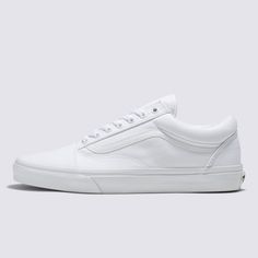 The Iconic Shoe that Brought our Sidestripe to Life: This is the Old SkoolThe Old Skool was our first footwear design to showcase the famous Vans Sidestripe—although back then, it was just a random doodle drawn by founder Paul Van Doren. Since its debut in 1977, this low-top silhouette has established itself as an icon in the skate, music, and fashion scenes. From 90s street skaters and punks to current hip hop and fashion legends, the Old Skool Cavnas has consistently been the go-to shoe for cr Street Skater, Vans Store, Footwear Design, Van Doren, Shoes Canvas, Wide Shoes, Classic Shoes, Vans Old Skool, Side Stripe