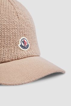 A casual staple, the baseball cap is reimagined for a refined everyday wardrobe in knit cotton. The accessory is completed by a logo patch. Casual Baseball Cap With Logo Detail, Casual Hat With Logo And Curved Brim, Casual Cap With Logo Detail, Beanies For Women, Personalized Jacket, Summer Gifts, Outerwear Outfit, Boot Accessories, Knitting Women