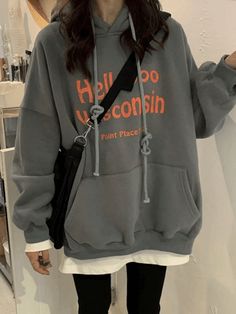 Vintage Gray Pullover Graphic Hoodie - AnotherChill Goth Tops, Black Hoodie Women, Velvet Sweater, Vintage Preppy, Y2k Clothes, Loose Outfit, Grey Pullover, Oversized Hoodie, Goth Outfits