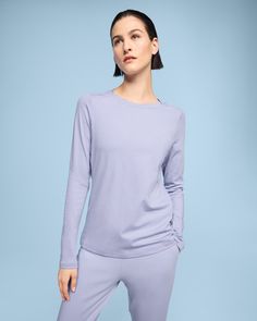 Where style meets sweat-wicking. This long-sleeve tee is quick-drying and made to lock-in warmth. A distraction-free, ergonomic design that feels soft and luxurious on your skin. With moisture-wicking breathable fabric for total freedom, however you move. Sleek. Comfortable. Designed for high performance all day long, taking you from yoga class to your 10K run and beyond. Contoured to fit your body with strategically-placed darts following the shape of the back and shoulders. Constructed for fle 10k Run, Running 10k, Long T, Yoga Class, Ergonomic Design, Body Measurements, Moisture Wicking, Breathable Fabric, High Performance