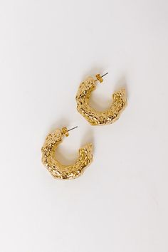 - These unique hoops were made to shine! - Gold colored metal material - A chunky textured hoop design - Hinge and post backs - Size: 1.5 inches Chunky Gold Metal Earrings, Hoop Design, Metal Material, To Shine, Gold Color, Hoop Earrings, Gold, Color, Design