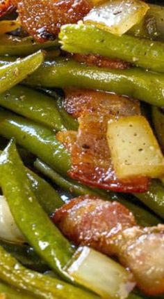 green beans with bacon and onions on a plate