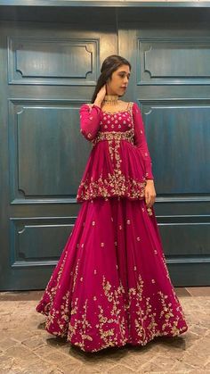 Wedding Outfits Indian, Simple Lehenga, Reception Outfit, Trendy Outfits Indian, Mehendi Outfits, Lehenga Designs Simple, Latest Bridal Dresses, Traditional Indian Dress, Pakistani Wedding Outfits