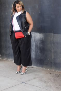 Fashion Week Street Style Plus Size, Bikershorts Outdit For Plus Size, Plus Size Graffic Tee Outfit, Androgynous Fashion Plus Size, Plus Size Models On The Runway, Plus Size Looks, Plus Size Fashion Tips