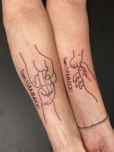 Татуировка мама и ребёнок, татуировка папа и ребёнок, идея для татуировки Son Tattoo For Parents, Son Dedicated Tattoos, Tattoo Of Son, Tattoos For Your Son Dads, Tattoos To Get For Your Son, Newborn Tattoo Ideas Parents, Mom Tattoo Designs For Son, Tattoos For Your Son, Tattoos For Son