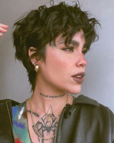 Pixie Cut 90s, Short Pixie Hair Styles, Dark Brown Hair Short, Short Hair 2023, Pixie Cut Hairstyles, Hairstyle For Short Hair, Hairstyle For Short, Curly Pixie Hairstyles