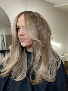 Light Brown Hair With Layers, Teddy Hair Color, Old Money Blonde Hair Color, Warm Dirty Blonde Hair, Teddy Bronde, Teddy Blonde Hair, Light Brown With Blonde Highlights, Blonde 2024, Dishwater Blonde