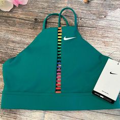 Nike Indy Bra Sz Xs Nwt! Brand New, With Tags Never Worn! Beautiful, Bright Green With Colorful Cut Out In Center! Light Support! Sz Xs. Measurements And Fabric Info In Pictures. #Summerbrat #Kellygreen Nike Summer Beach Top, Nike Multicolor Sports Tops, Nike Green Sleeveless Top, Grey Nike Hoodie, Long Tee Shirts, Tops Nike, Women's Athletic Wear, Nike Long Sleeve, Nike Tank