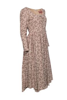 Step into fall in style with this 100% cotton maxi dress from Jessakae! Featuring floral prints, a square neckline, and a lace-up front detail, this dress is the perfect transitional piece for your wardrobe. Pair with ankle boots and a denim jacket for a look that's perfect for everything from a day at the pumpkin patch to a dinner date with friends. Size S 100% cotton Lining 100% cotton Bust 34” Waist 29” Sleeve length 24” Length shoulder to hem 51” Dinner Date With Friends, Date With Friends, French Girl Chic, Pink Floral Maxi Dress, Cotton Maxi Dress, Chic Shop, Buy Shoes Online, Cotton Maxi, Maxi Dress Cotton