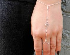 Gold Hand Chain Minimal Slave Bracelet Finger Bracelet by GEHATI Finger Bracelets, Boho Shoes, Hand Bracelet, Bracelet Online, Gold Bead Bracelets, Hand Chain, Diy Rings, Hand Jewelry, Gold Hands