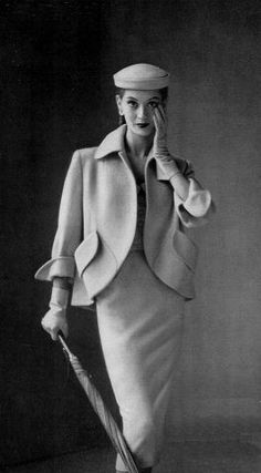 Vogue, 1951. もっと見る 1950 Fashion, Boho Mode, Vintage Suits