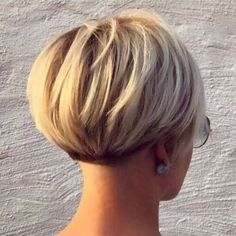 Graduated Bob Haircuts, Pixie Bob Hairstyles, Short Blonde Bobs, Pixie Bob Haircut, Pixie Bob, Short Blonde, Blonde Bobs, Trending Hairstyles