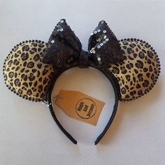 Cheetah print ears with a sequin pillow bow. 👌 -1 inch material covered headband with a non slip ribbon insert -one size fits most! -please note that color and pattern may be slightly different than pictured, but I try my best to make sure they are the accurately represented in pictures! *Magic and Dreams headbands are made to order, however some are ready to ship. Please refer to shop announcement for current processing time. If you have questions regarding processing time for ears, please con Cute Handmade Headband For Party, Cute Party Headband With Bow, Cute Bow Headband For Party, Diy Disney Ears, Diy Disney, Sequin Pillow, Bach Party, Disney Ears, Disney Diy