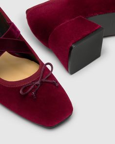 This style is true to size.

Niebla high-heeled ballerina flats made from velvet. Inspired by classic ballerinas, these shoes feature a front bow, a square toe and two elasticated velvet straps that embrace the instep. They include a 5 cm velvet-lined heel. Ballerina Flats, Velvet, Heels