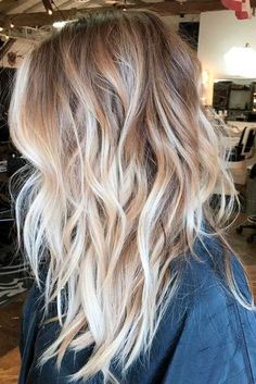 Gorgeous dirty blonde hair color, would look great as natural highlights on a dark brown base. Blonde Balayage Mid Length, Blonde Ombre Hair, Hairstyles Color, Blond Ombre, Balayage Hair Blonde