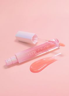 Huda Beauty Lip Gloss, Composition Photo, Make Products, Estilo Madison Beer, Beauty Products You Need, Alat Makeup, Lip Beauty, Cosmetics Photography, Gloss Labial