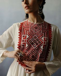 Angrakha Style Anarkali, Long Kurti Patterns, Balochi Embroidery, Embroidery Geometric, Cutwork Dress, White Anarkali, Embroidery Items, Geometric Patchwork, Afghan Dress