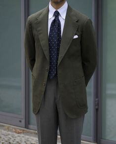 Green Blazer Outfit Men, Born To Create, Dapper Day Outfits, Saville Row, Formal Attire For Men, Mens Wardrobe Essentials, Class Outfits, Informal Dress, Suit Casual