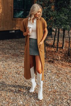 Rust Duster Cardigan Outfit, Outfits For 30 Somethings, Thanksgiving Looks Outfits, Hot Fall Day Outfit, Fall Boho Outfits, Duster Cardigan Outfit, Boho Fall Outfits, Cosy Vibes, Cool Autumn