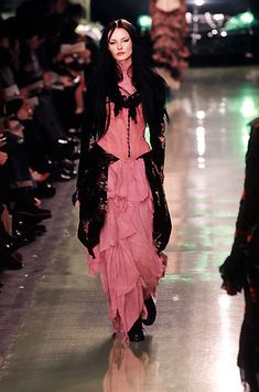 Model Diaries, Betsey Johnson Runway, Real Fashion, Runway Fashion Couture, Vintage Runway, Runway Outfits, Sydney Sweeney, Inspo Board, Fashion Runway