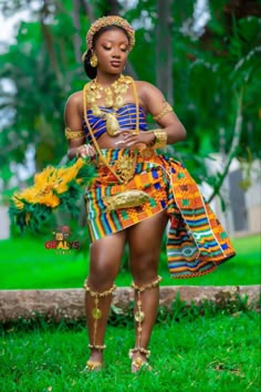 African Costume Woman, Ivory Coast Traditional Dress, African Dance Outfits, Ghana Photoshoot, African Clothing Women, Ghana Clothing, Ghana Clothes, African Goddess